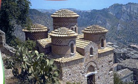 Medieval Ruins via www.jovinacooksitalian.com 